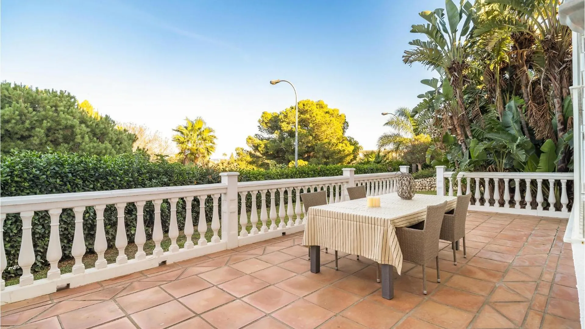 펜션 6 Bedroom Stunning Home In Las Lagunas De Mijas 푸엔히롤라