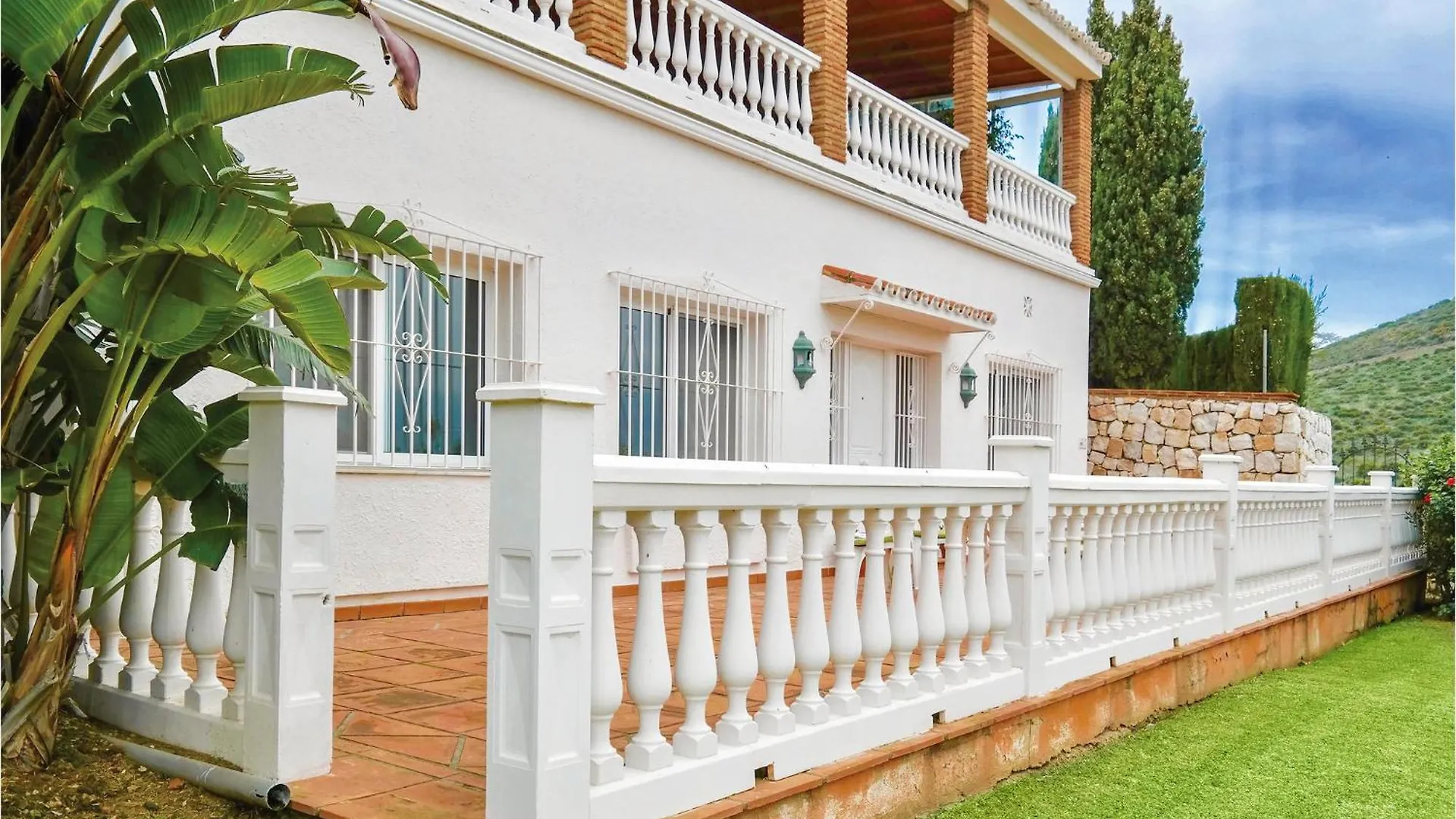 6 Bedroom Stunning Home In Las Lagunas De Mijas 푸엔히롤라