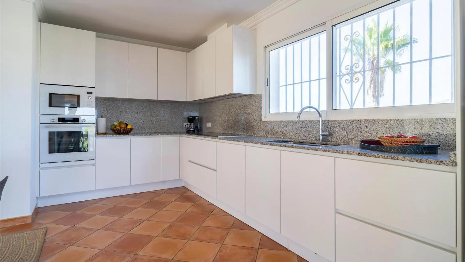 6 Bedroom Stunning Home In Las Lagunas De Mijas 푸엔히롤라 스페인