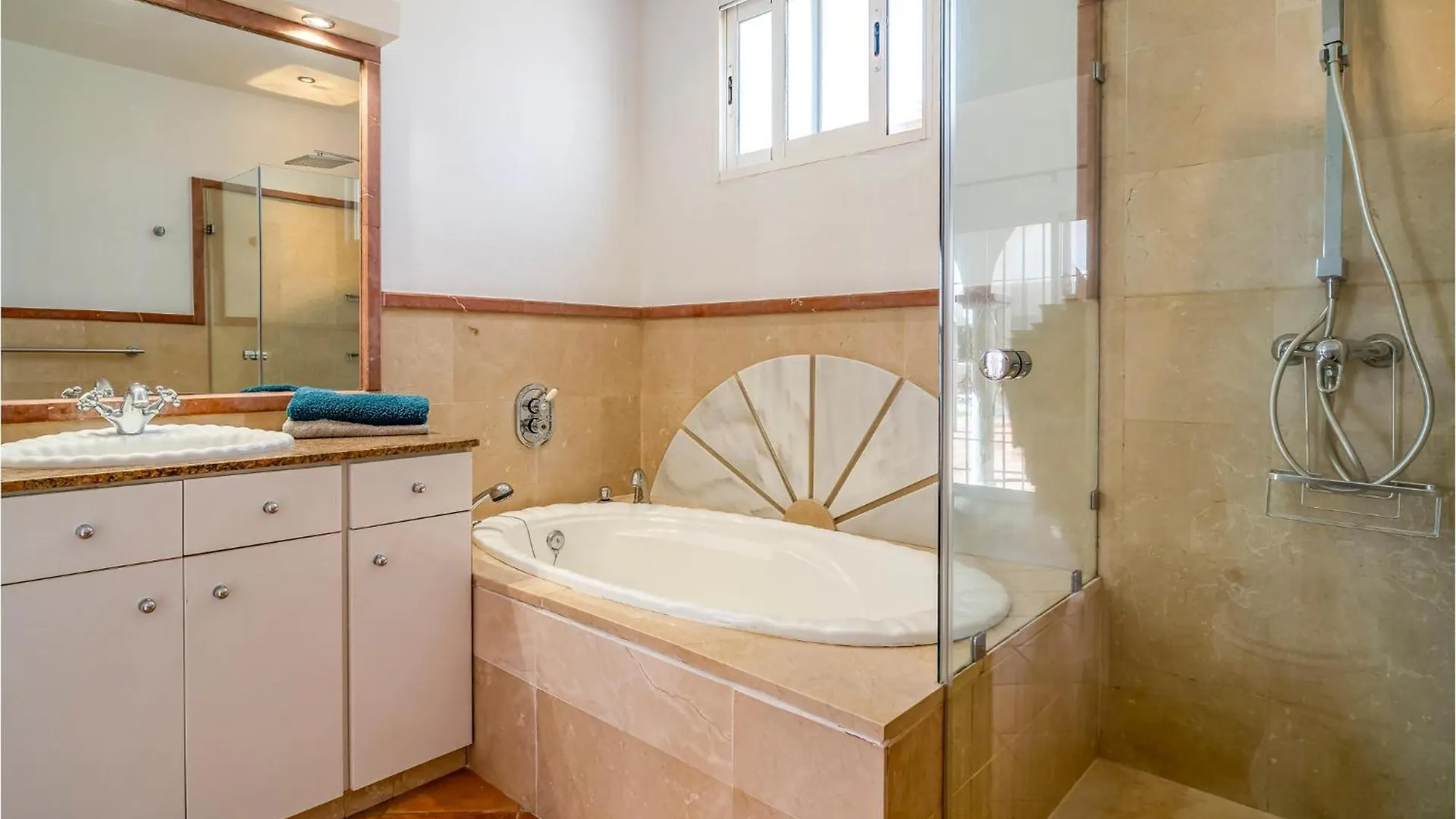 펜션 6 Bedroom Stunning Home In Las Lagunas De Mijas 푸엔히롤라 스페인