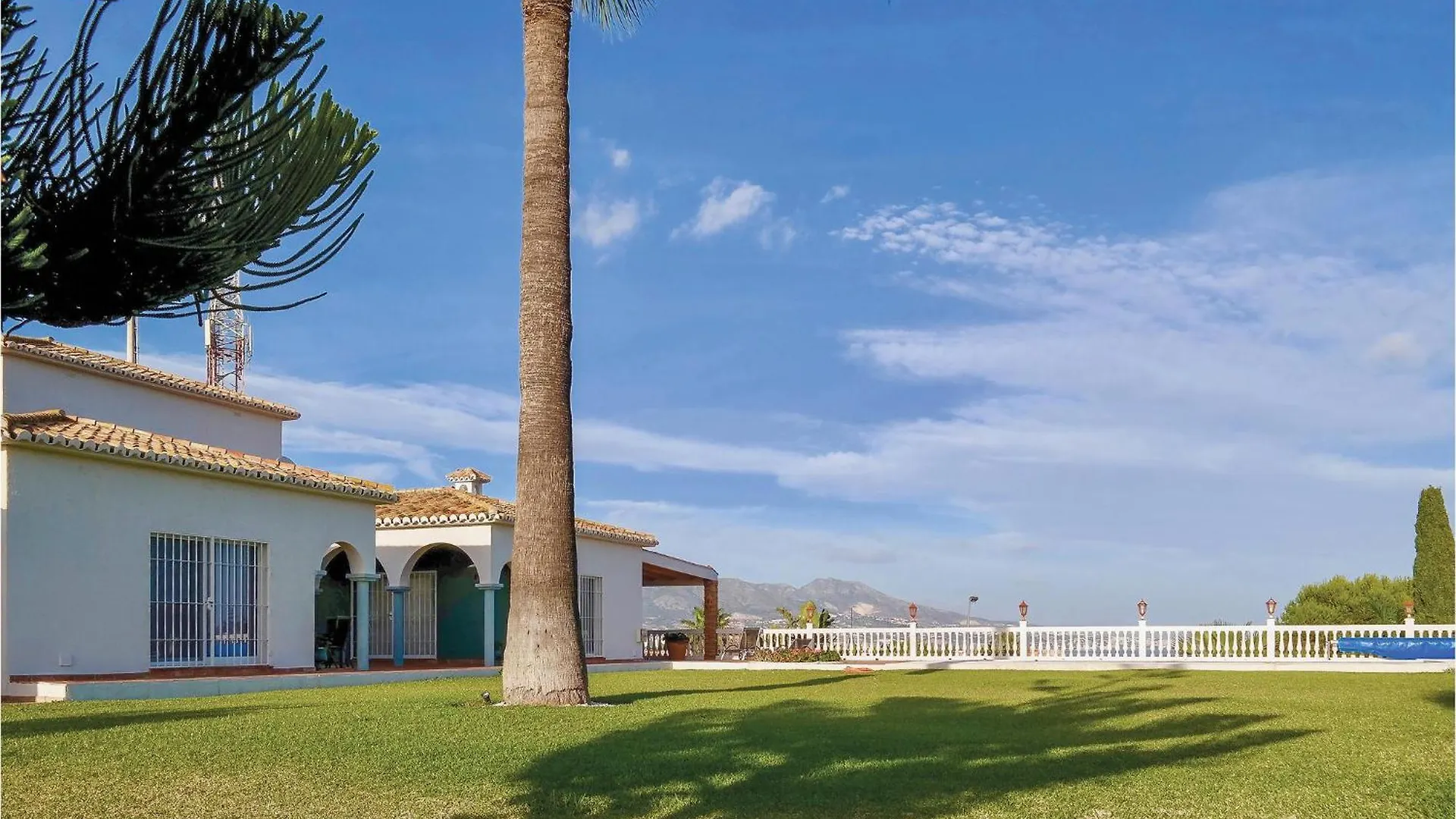 6 Bedroom Stunning Home In Las Lagunas De Mijas 푸엔히롤라 0*,