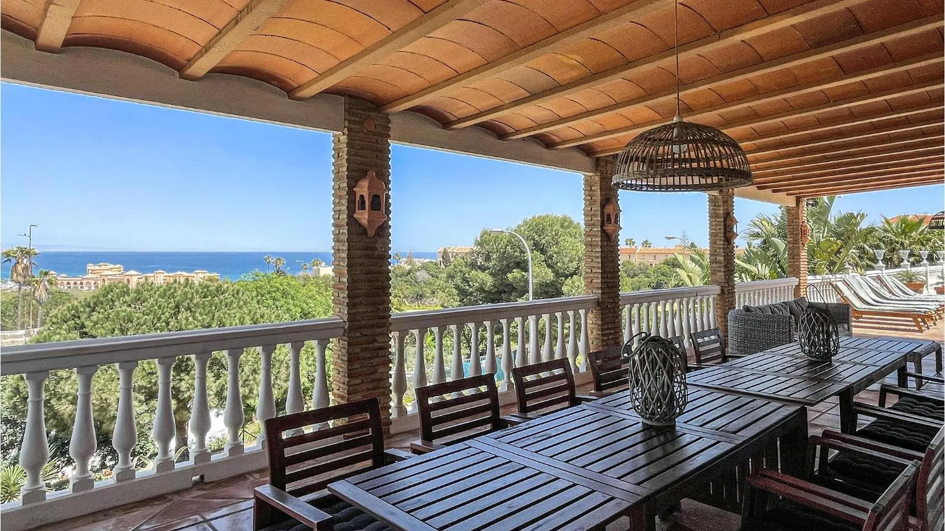 6 Bedroom Stunning Home In Las Lagunas De Mijas 푸엔히롤라