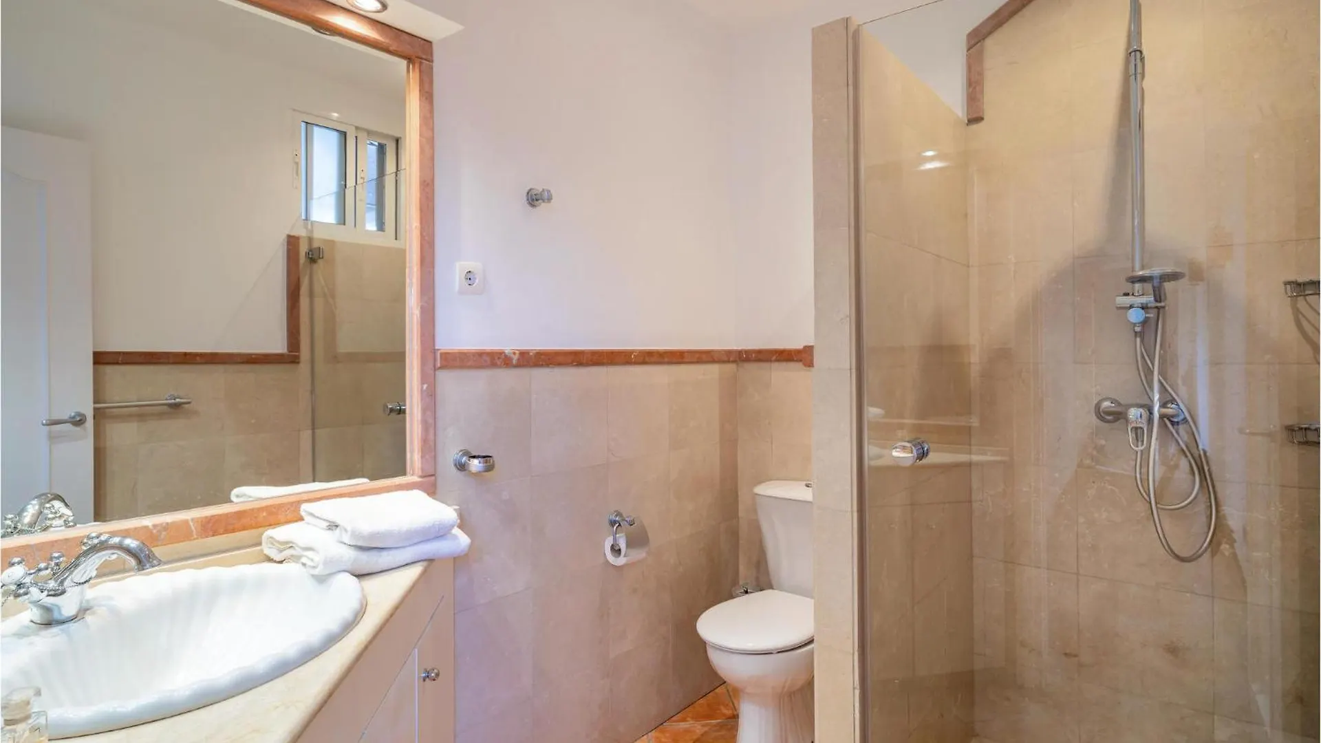 펜션 6 Bedroom Stunning Home In Las Lagunas De Mijas 푸엔히롤라