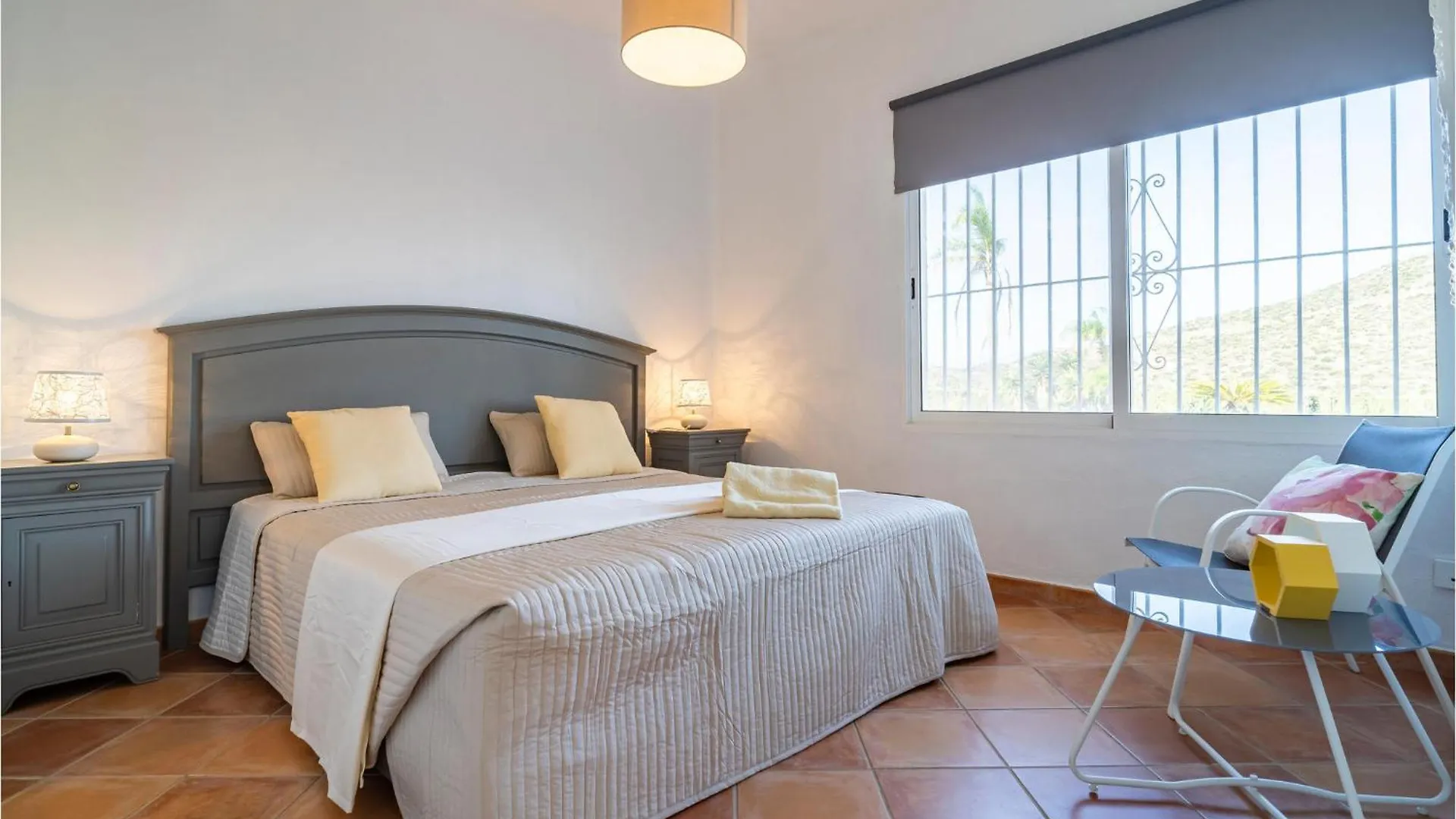 펜션 6 Bedroom Stunning Home In Las Lagunas De Mijas 푸엔히롤라