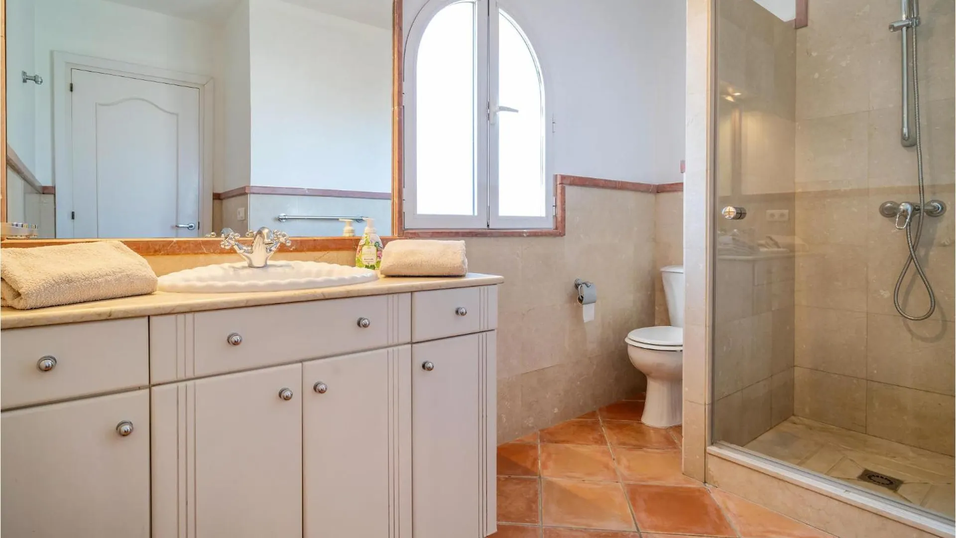 6 Bedroom Stunning Home In Las Lagunas De Mijas 푸엔히롤라 0*,  스페인
